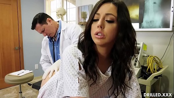 نيك طيز المريضة أثناء الفحص الشرجي من الدكتور بالعيادة